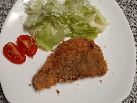 固いステーキ肉が柔らかく! お箸できれる牛カツ